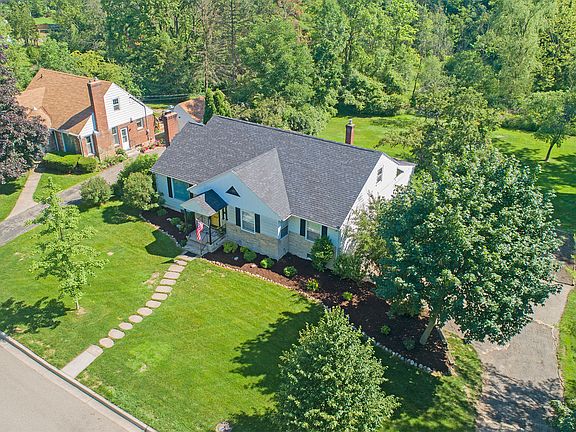 2nd image of 210 Worcester Dr NE