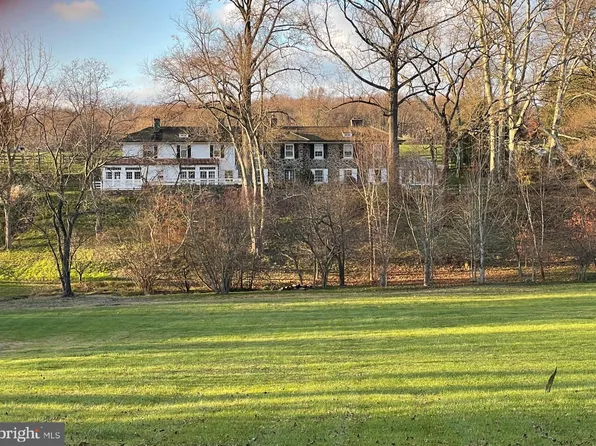 2415 White Horse Rd, Berwyn, PA 19312