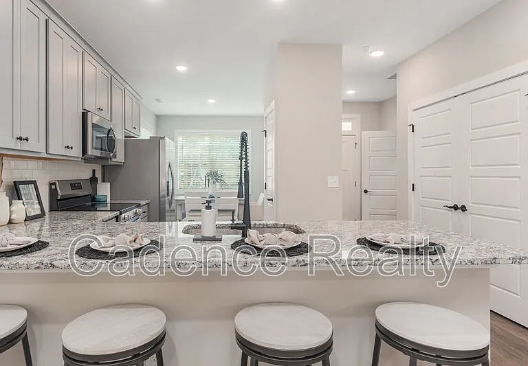 1733 Perimeter Loop — Photo 9