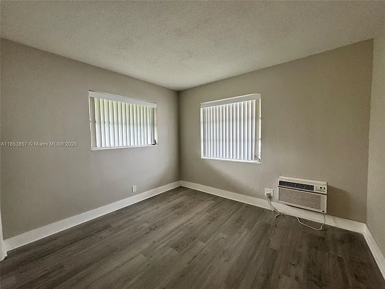 4317 NE 21st Ave #7 — Photo 6