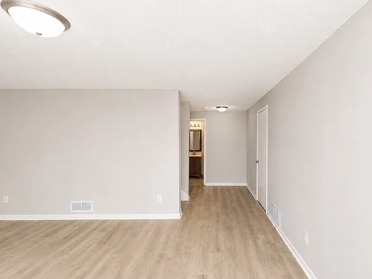2331 Sheridan Ave N — Photo 7