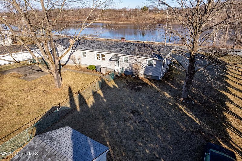 2nd image of 646 N Lake Avenue