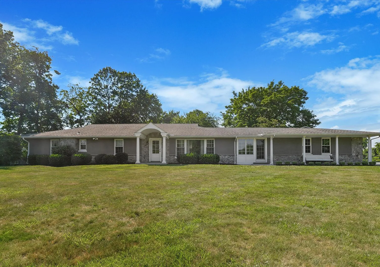 4 bed, 2046 sqft, $4,300 — Photo 1