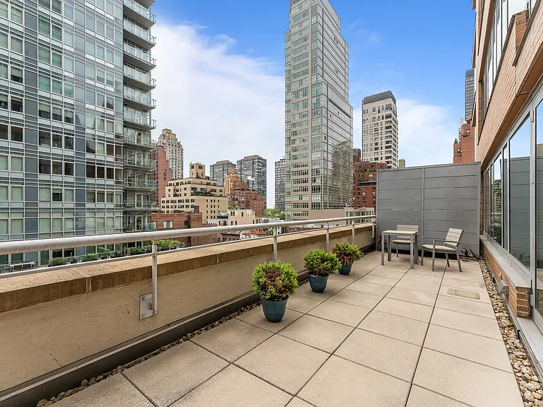 250 E 53rd St #903 — Photo 3
