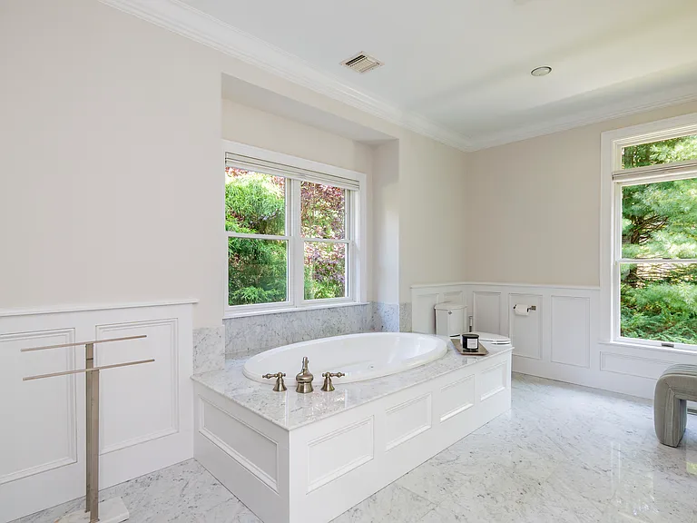 360 Canoe Place Rd — Photo 28