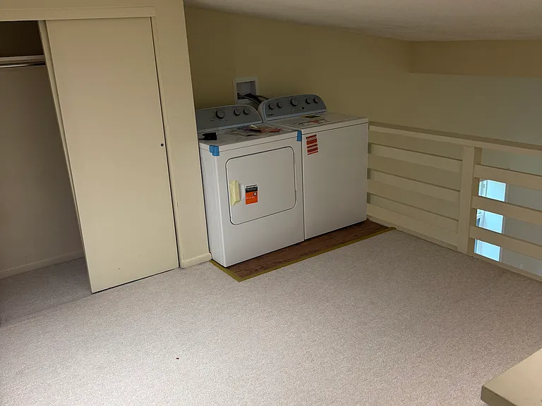 32 W Washington St #5 — Photo 4