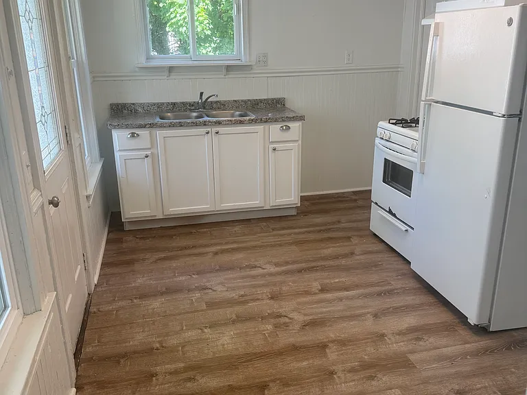 Dellinger Ave — Photo 10