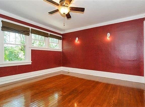 3rd image of 8 Furman Ct