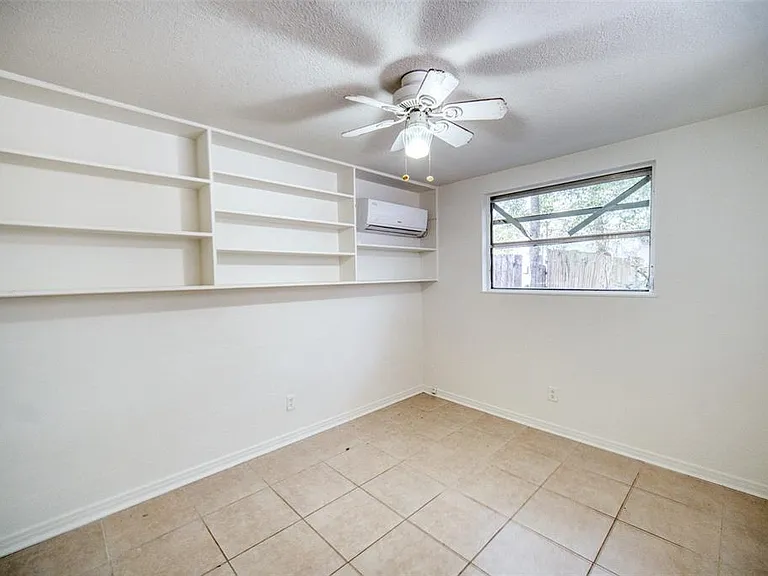 2317 Harris St — Photo 7