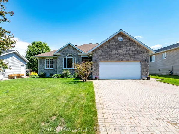 6 Cockcroft Cres, Deep River, ON K0J 1P0