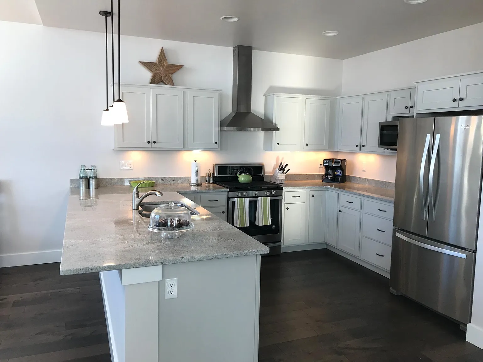3 bed, 2.5 bath, 1830 sqft, $4,800 — Photo 4