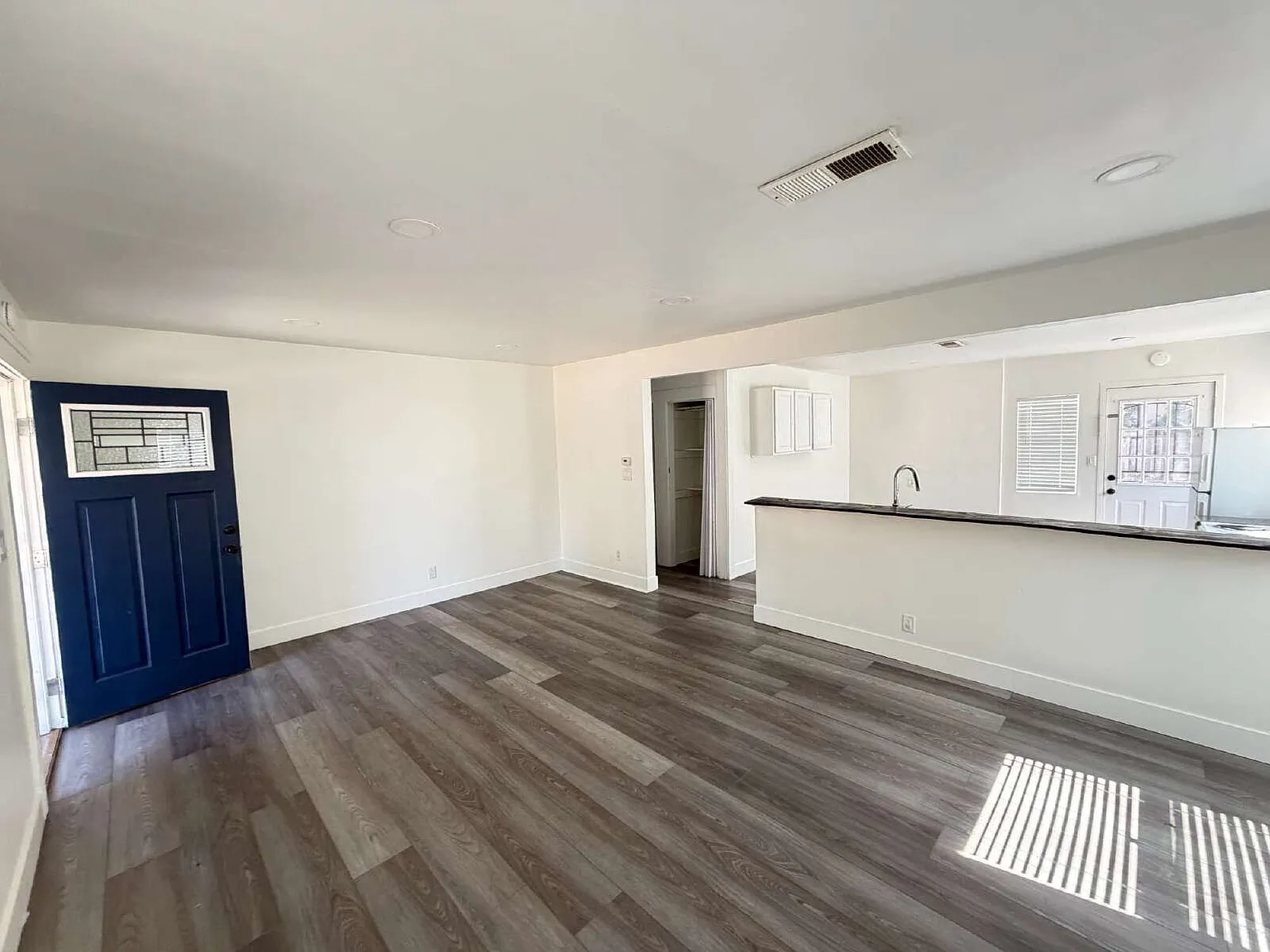 2 bed, 1.0 bath, 938 sqft, $1,600 — Photo 3