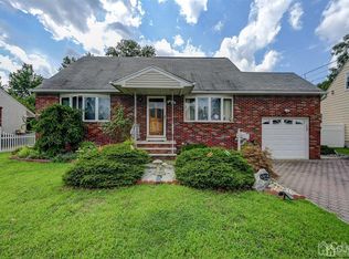 414 Inwood Rd, Linden, NJ 07036