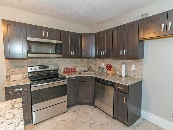 3rd image of 5762 Westphalia Ln APT D