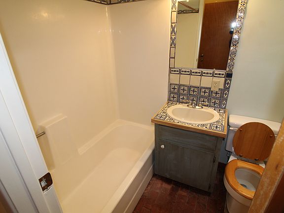 Bathroom1_06102021