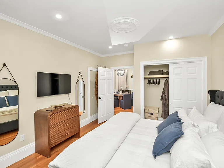10 Pierce Ave #1 — Photo 18