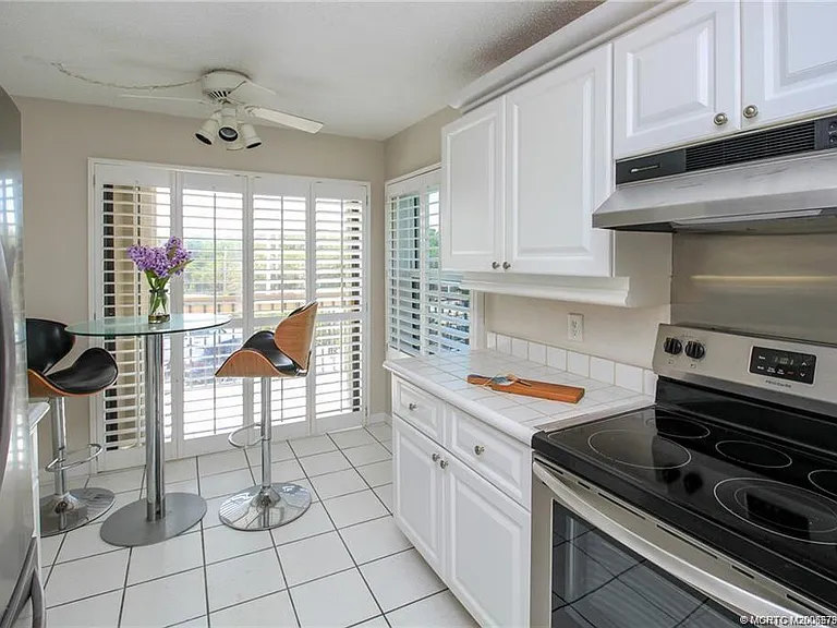 2641 NE Ocean Blvd #101 — Photo 5