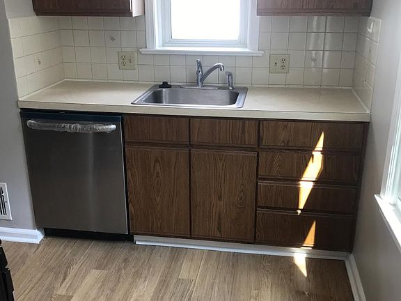 5th image of 242 Hayes Ave