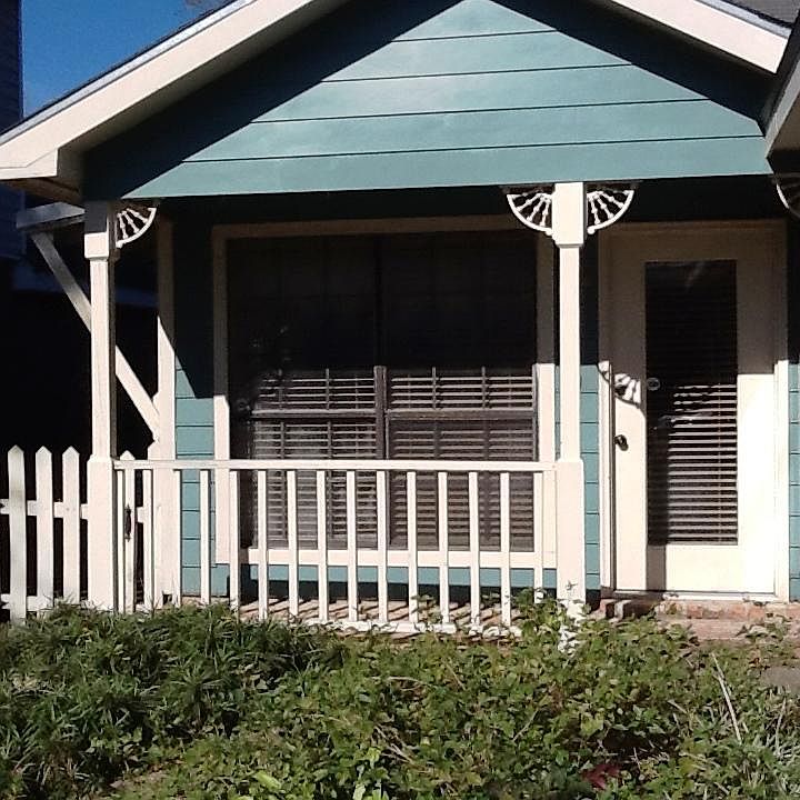 1st image of 107 Woodoak Cir