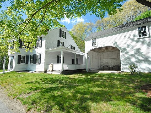 2nd image of 105 Lexington Rd
