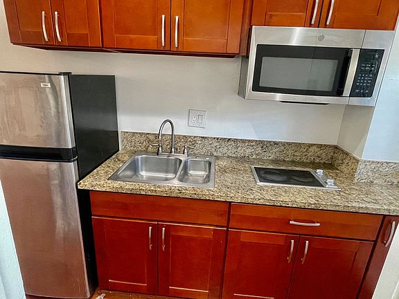 5th image of 11511 Rochester Ave APT 6
