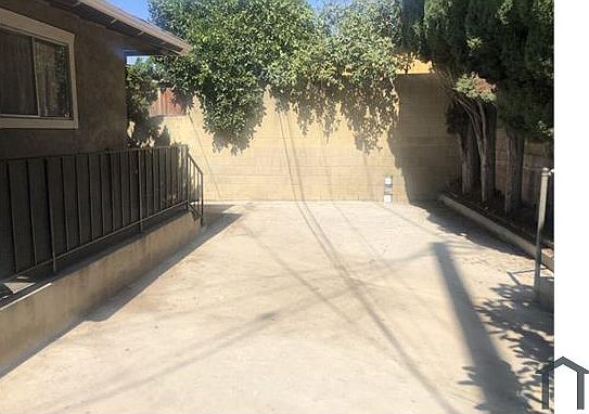 4th image of 3317 Malabar St