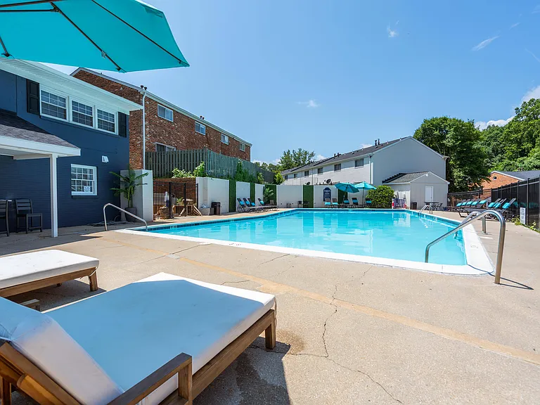Blue Ridge Crossing Apartments & Townhomes — Photo 41