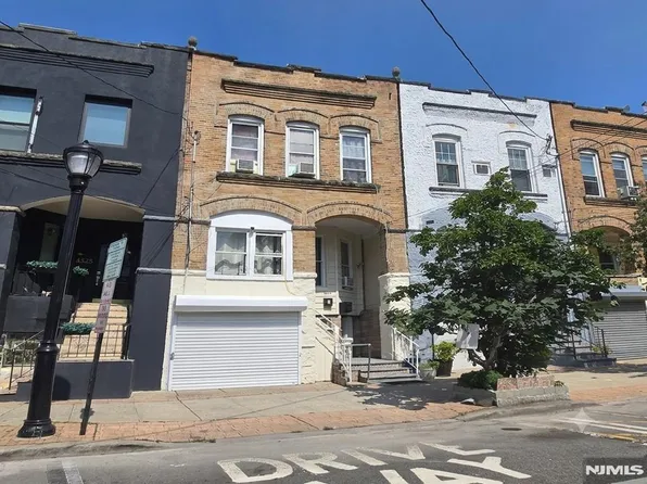 4527 Brown St, Union City, NJ 07087