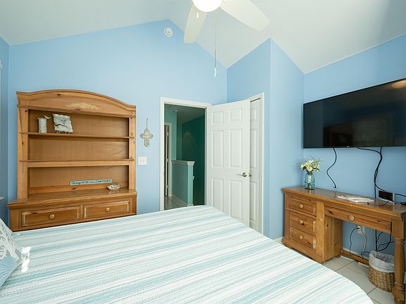 2nd image of 30 Kingfisher Ln #1