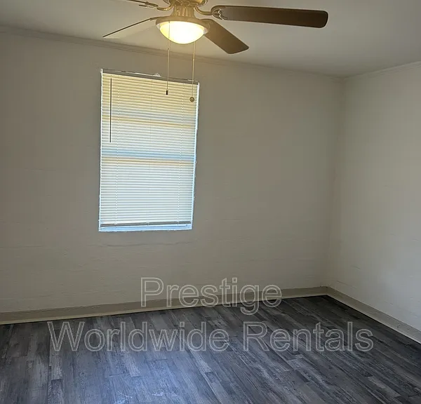 106 Moore St — Photo 3