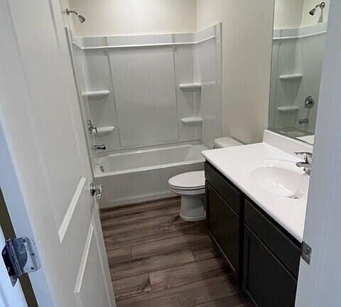 5th image of 1059 W 20TH Street