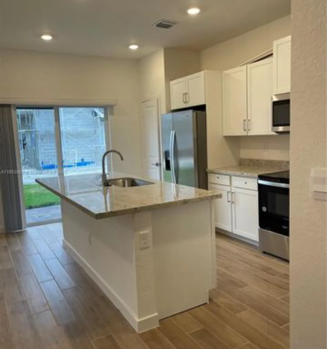 4 bed, 2.5 bath, 1826 sqft, $3,200 — Photo 4