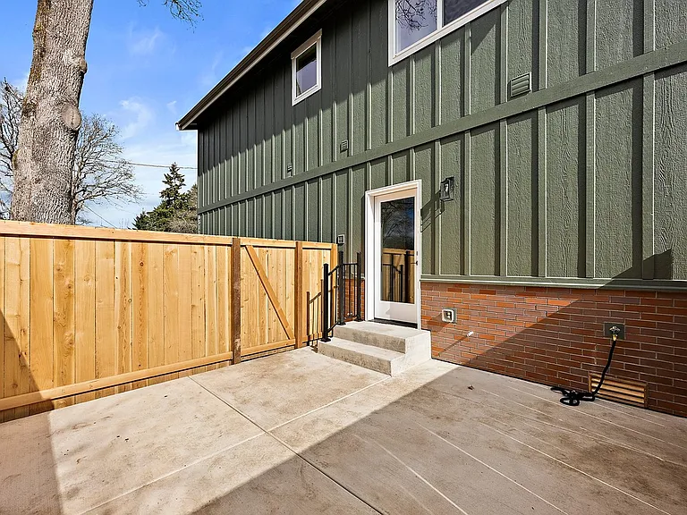 8511 Woodlawn Ave SW — Photo 21
