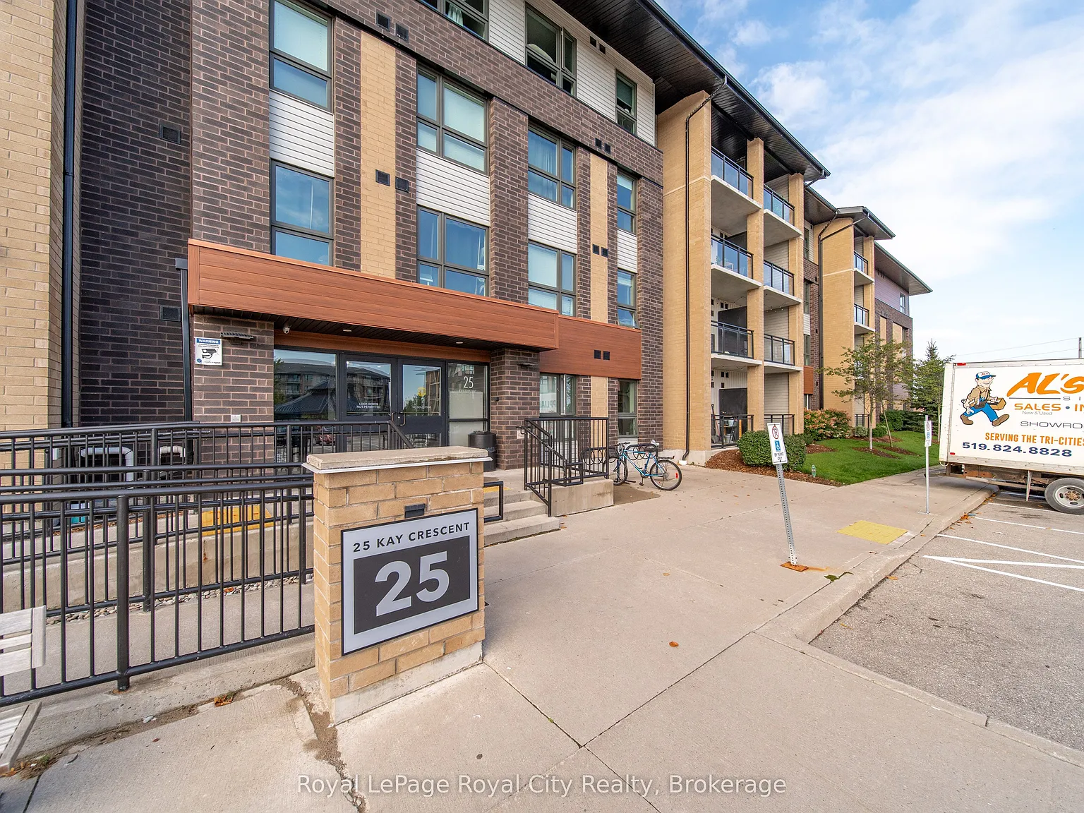 25 Kay Cres — Photo 2