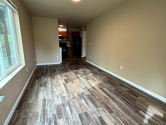 5th image of 672 Hansen St SE #B