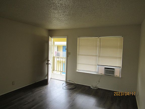 3rd image of 1640 W Woodlawn Ave APT 4