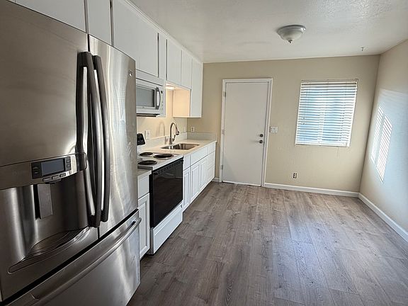 3rd image of 3615 Jewett Ave #3615