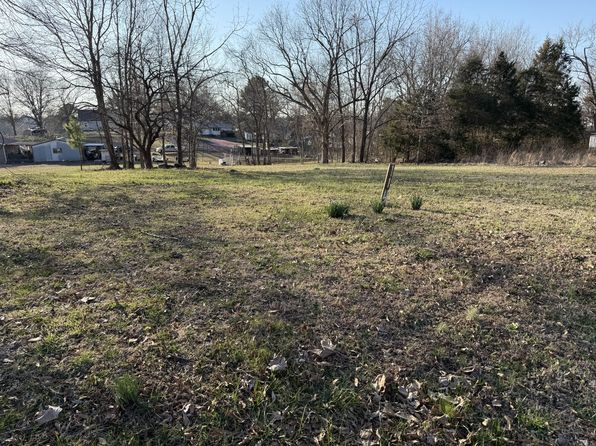 114 Powell St, Bradford, TN 38316