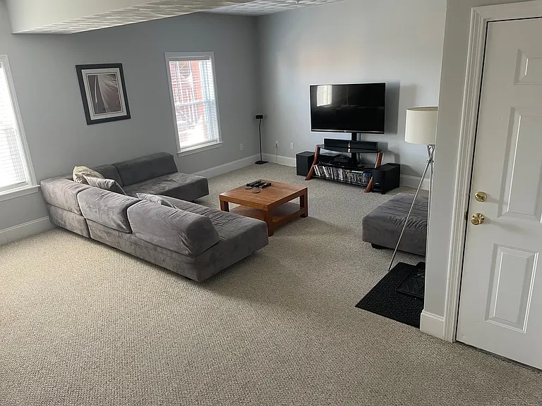 673 E Broadway #7 — Photo 8