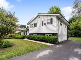 2301 Rolling Ridge Ln, Lindenhurst, IL 60046