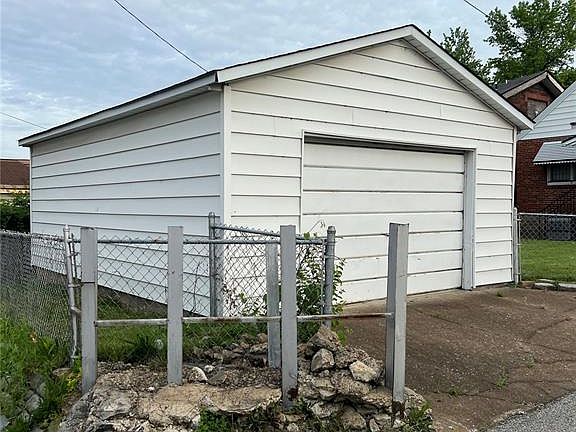 3rd image of 4751 Penrose St