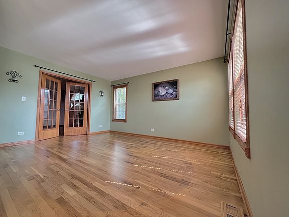 5th image of 17251 Lockwood Ave
