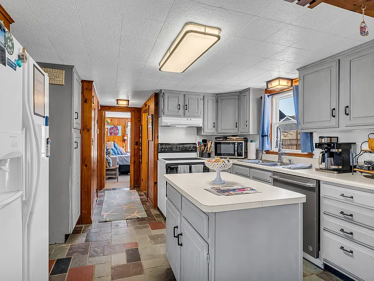 32 Bassett Ln — Photo 18