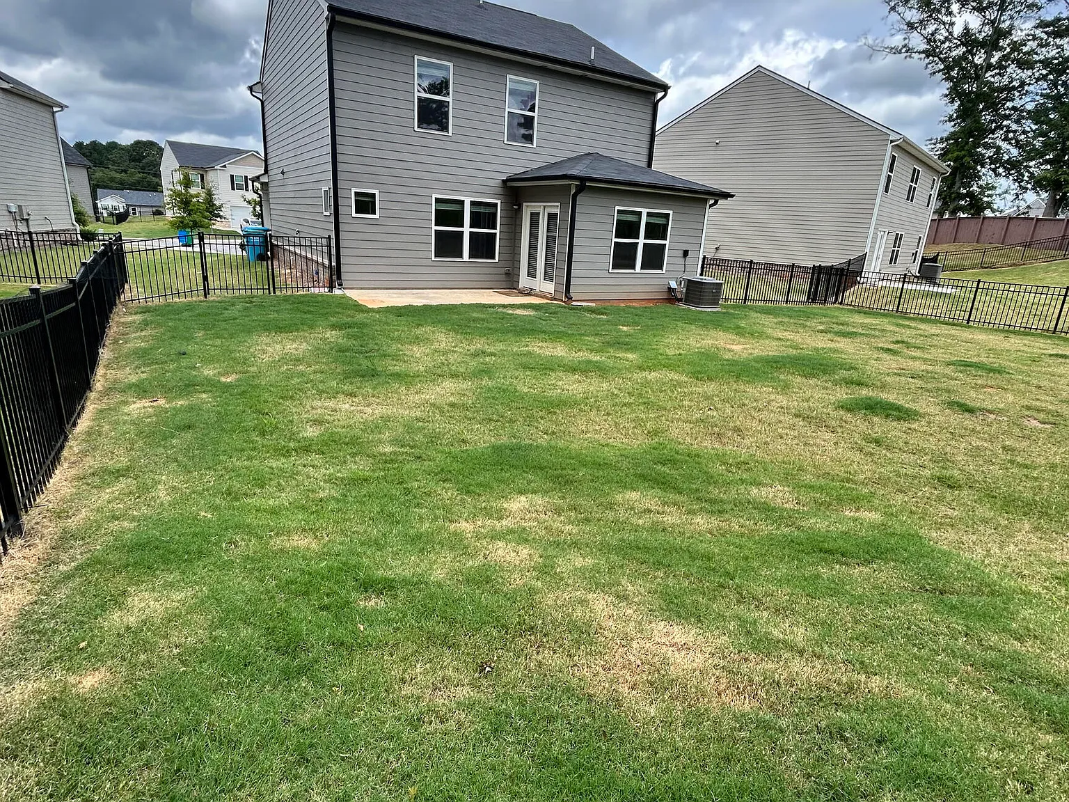3 bed, 2.5 bath, 1634 sqft, $2,099 — Photo 2