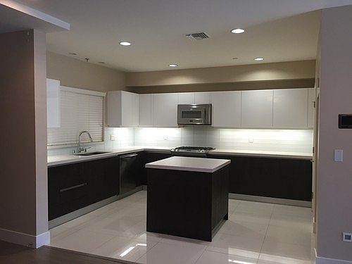 2nd image of 11305 Moorpark St #2