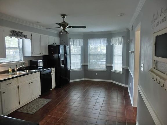 5th image of 741 Maple Dr SE