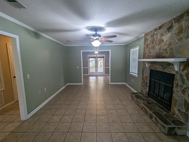 1410 Brittney Ln — Photo 7