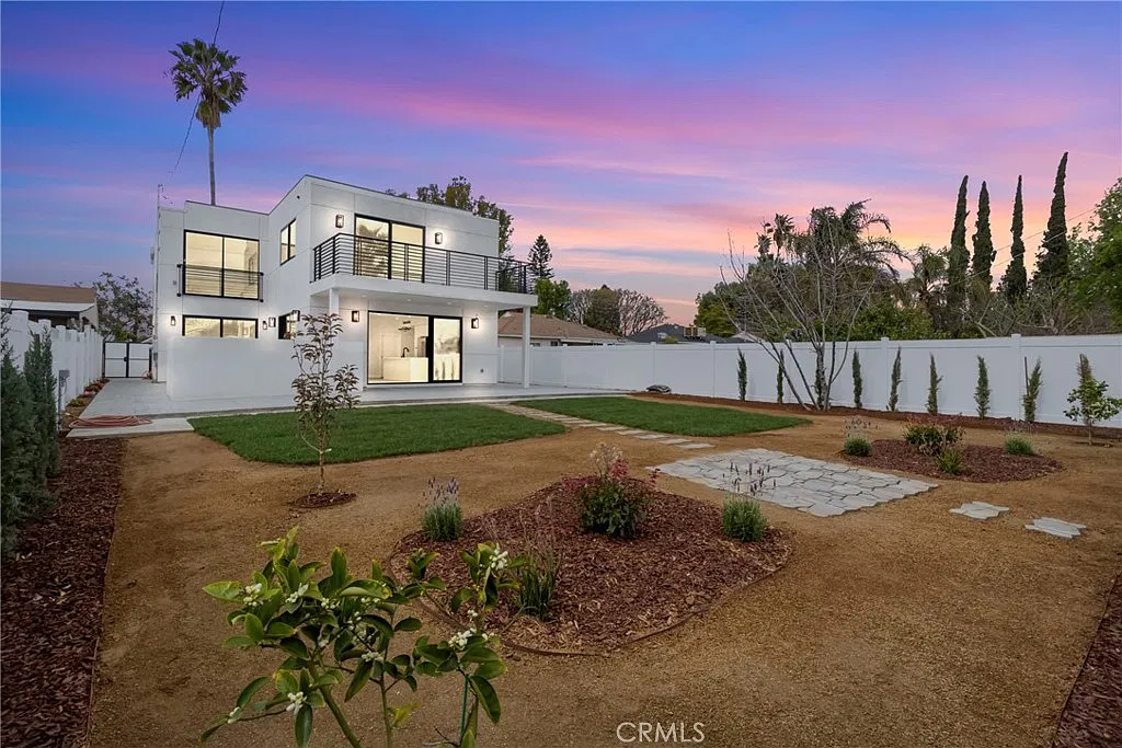 5 bed, 6.0 bath, 3010 sqft, $6,750 — Photo 2