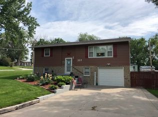 311 N Sycamore St, Pleasanton, NE 68866
