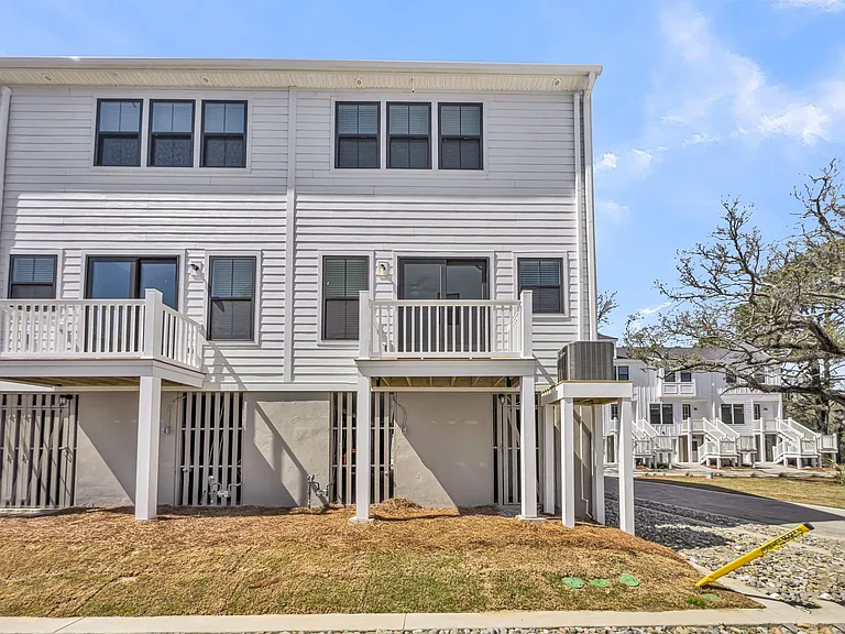 Tides at Park Circle — Photo 77